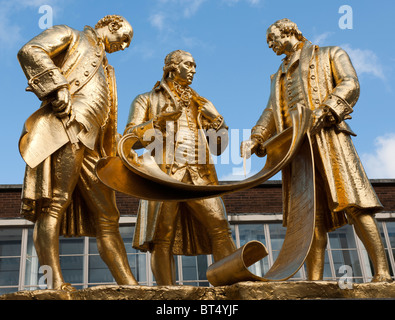 Golden Boys de Birmingham Statue, montrant Boulton, Watt et Murdoch , Broad Street, Birmingham, England, UK. Banque D'Images