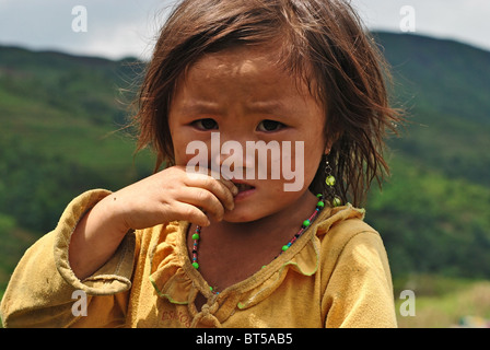 Dao noir Tribal girl près de Sapa, Vietnam Banque D'Images