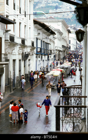 Scène de rue ancienne Quito Equateur Amérique du Sud Banque D'Images