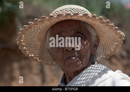 Portrait, une femme âgée, Madagascar. Banque D'Images