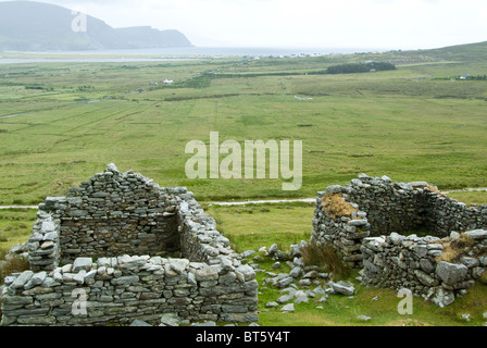 L'Irlande République County Mayo Achill Island Slievemore village chalets abandonnés grande famine Banque D'Images