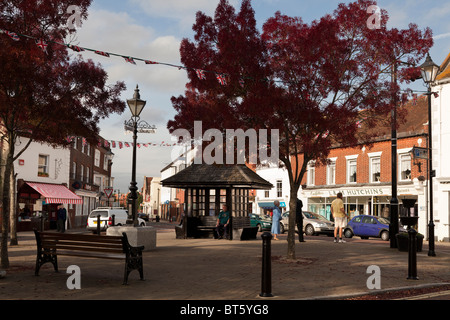 Emsworth square et du centre-ville avec abri seat Banque D'Images