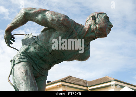 Statue en bronze de Bondi Beach life guard populaires suburb Sydney Australie zone d'administration locale, Conseil de Waverley banlieue Est L Banque D'Images