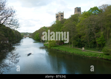 L'usure de la rivière tours tour Église Cathédrale Christ, Sainte Vierge Marie St Cuthbert bâtiment religieux ville Durham, Angleterre, s Banque D'Images