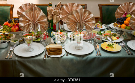 La table de fête servi au restaurant européen Banque D'Images
