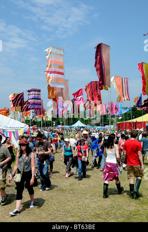 Festival de Glastonbury drapeaux drapeau bannières bannière brise vent Banque D'Images