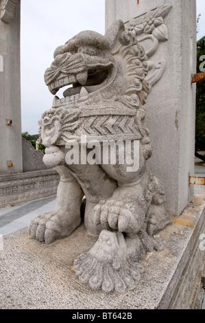 Tian Tan. Hong Kong, Chine Asie monastère Po Lin monastère bouddhiste du plateau de Ngong Ping Lantau Island La grande hutte 3 statue en bronze Banque D'Images