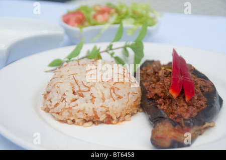 Une spécialité de la cuisine turque, Karnıyarık Banque D'Images