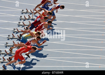 Début de sprinters masculins de race au cours de championnats d'Europe d'athlétisme 2010 Banque D'Images