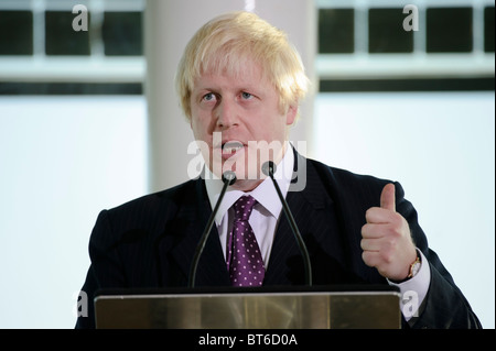 Le maire de Londres Boris Johnson, répond à l'examen des dépenses globales du gouvernement, de l'Hôtel de Ville, Londres, 20 octobre 2010. Banque D'Images