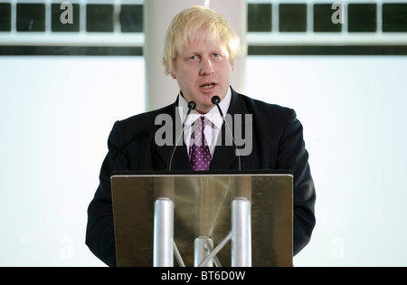 Le maire de Londres Boris Johnson, répond à l'examen des dépenses globales du gouvernement, de l'Hôtel de Ville, Londres, 20 octobre 2010. Banque D'Images