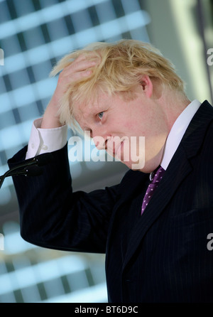 Le maire de Londres Boris Johnson, répond à l'examen des dépenses globales du gouvernement, de l'Hôtel de Ville, Londres, 20 octobre 2010. Banque D'Images