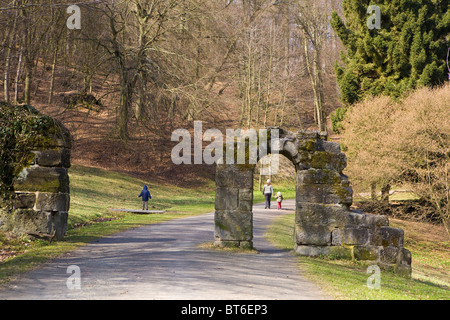 Mur en ruine dans le Schlosspark Kassel, Allemagne Banque D'Images