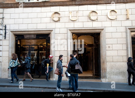 L'avant du magasin Gucci dans la Via dei Condotti, Rome, Italie. Banque D'Images