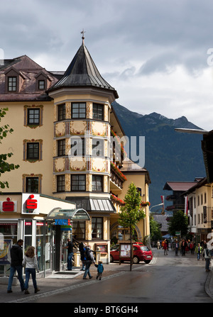 Rue principale de St Anton am Arlberg, Tyrol, Autriche Banque D'Images