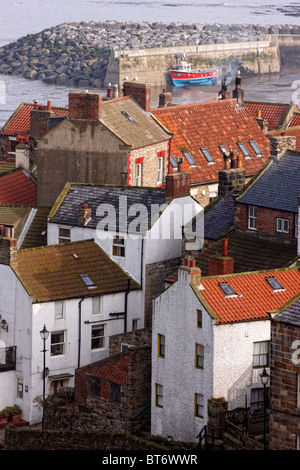 Le village balnéaire de Staithes sur la côte du Yorkshire du Nord. L'hiver Banque D'Images