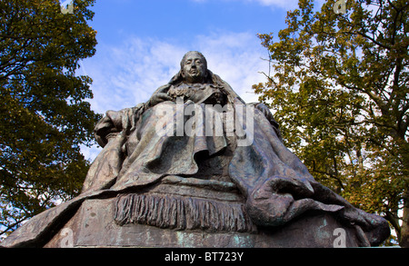Près de la Statue de la reine Victoria War Memorial de Tynemouth, Angleterre du Nord-Est. Banque D'Images