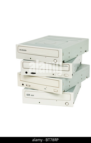 Pile de CD-rom isolé sur fond blanc Banque D'Images