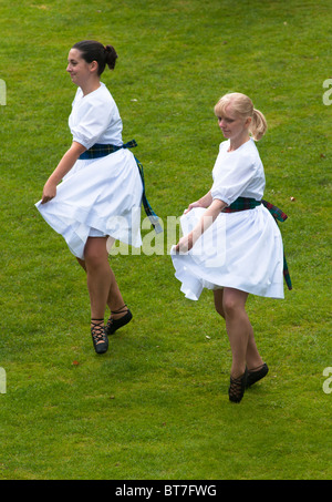 Deux danseuses à Stirling Castle, Scotland Banque D'Images