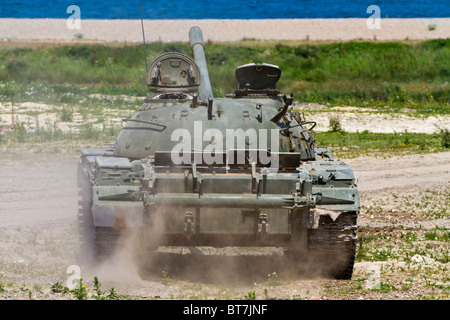 Char T-55 russe sur mobile affichage à l'Muckleburgh le musée militaire, Norfolk, Angleterre, Royaume-Uni. Banque D'Images