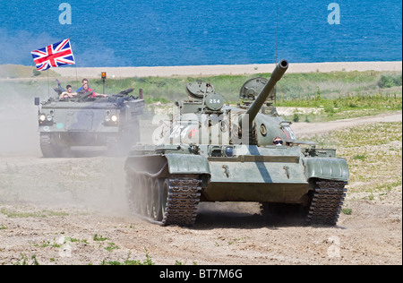 Char T-55 russe sur mobile affichage à l'Muckleburgh le musée militaire, Norfolk, Angleterre, Royaume-Uni. Banque D'Images