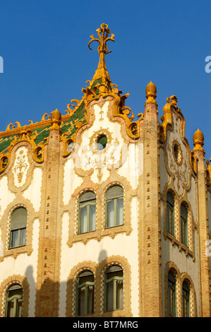 L'une après l'édifice de la Banque d'épargne postale (Postatakarékpénztár) conçu par Ödön Lechner. Budapest, Hongrie Banque D'Images