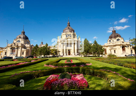 Les médicaments les plus grands thermes d'Europe. La néo baroque des bains Szechenyi, City Park, Budapest, Hongrie Banque D'Images