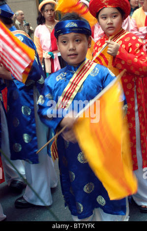 Vietnamese-Americans rassembler au centre de Manhattan pour les immigrants internationaux Parade Banque D'Images