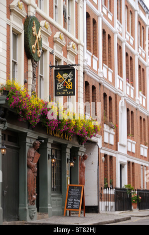 La croix saisit le public house à Lawrence Street, Chelsea, Londres, Angleterre Banque D'Images