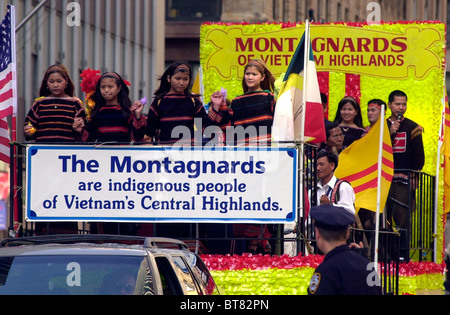 Dans les Montagnards vietnamiens immigrés internationaux défilent à New York Banque D'Images