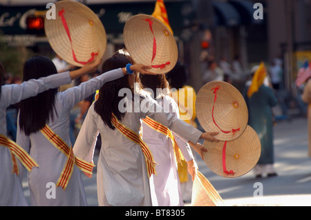 Vietnamese-Americans rassembler au centre de Manhattan pour les immigrants internationaux Parade Banque D'Images