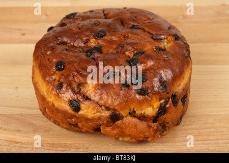 Pain aux fruits barmbrack irlandais traditionnellement faite autour de l'halloween et samhain Banque D'Images