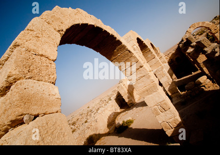 Les arcades en pierre dans les ruines à Umm Al-Rasas, Jordanie. Banque D'Images