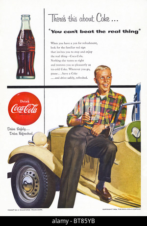 Classic annonce dans le magazine américain pour Coca-Cola Juin 1954 Banque D'Images