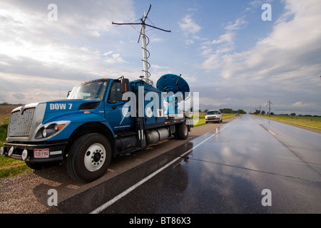 Radar Doppler sur roues chariot près de Des Moines, Iowa, le 5 juin 2010, à la suite d'une tempête chase. Banque D'Images