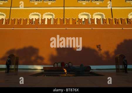 Tombe de Soldat Inconnu jardin Alexandrovsky park à l'extérieur du Kremlin de Moscou Russie Europe centrale Banque D'Images