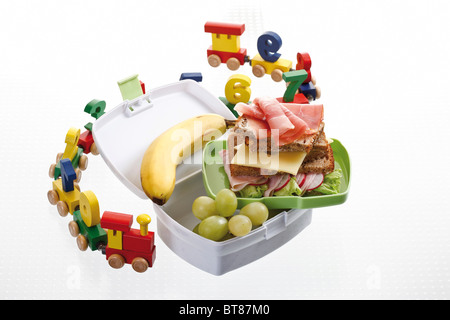 Boîte à lunch rempli pour les enfants des écoles Banque D'Images