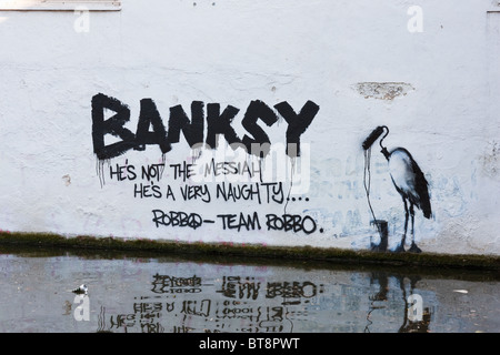 Banksy graffiti sur Regent's Canal, Londres en mai 2010 Banque D'Images
