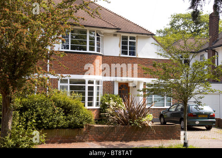 Maison typique des années 30 dans un style art déco à Thames Ditton Surrey 1930 Banque D'Images