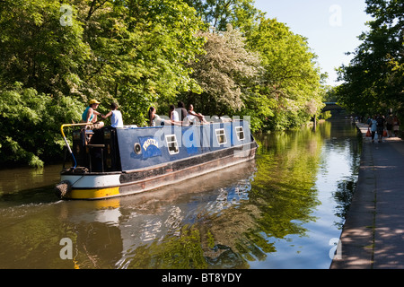 Canal Boat sur le Regent's Canal, Londres en mai 2010 Banque D'Images