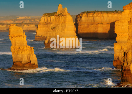 Lever de soleil sur les douze apôtres on Australia's Great Ocean Road Banque D'Images