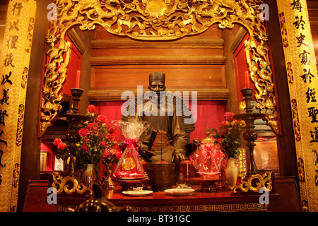 Statue dans le Temple de la littérature Van Mieu, Hanoi, Vietnam, Asie Banque D'Images
