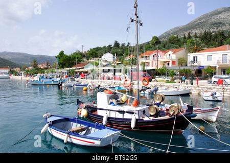 Vue sur le port, Agia Efimia, Kefalonia (Céphalonie), Iles Ioniennes, Grèce Banque D'Images