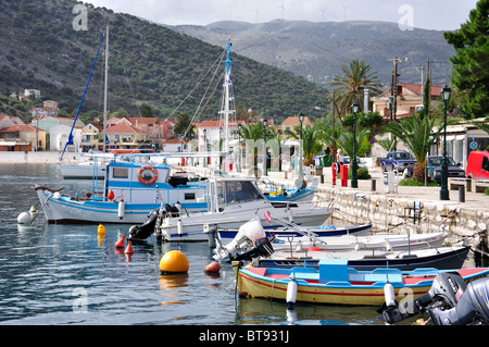 Vue sur le port, Agia Efimia, Kefalonia (Céphalonie), Iles Ioniennes, Grèce Banque D'Images