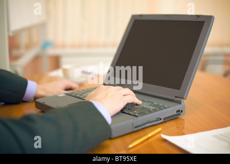 Les gens d'affaires la planification sur l'ordinateur portable Banque D'Images
