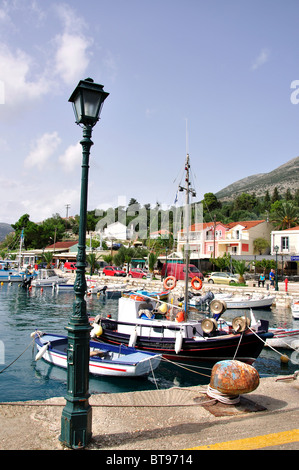 Vue sur le port, Agia Efimia, Kefalonia (Céphalonie), Iles Ioniennes, Grèce Banque D'Images