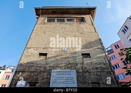 Guenter Litfin Memorial pour la première personne ont abattu au mur de Berlin, Berliner Strasse street à l'Berlin-Spandau Banque D'Images