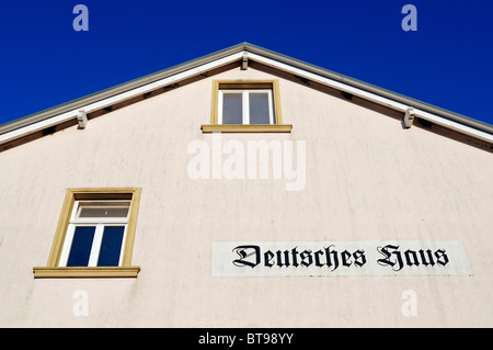L'inscription "Pension Haus eutsches', 'House', Lohme, village de la péninsule de Jasmund, Ruegen Island Banque D'Images