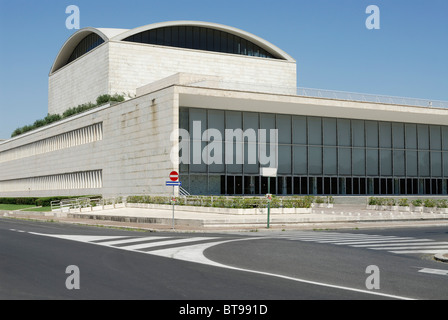 Rome. L'Italie. EUR. Palazzo dei Congressi. L'architecte Adalberto Libera 1954. Banque D'Images