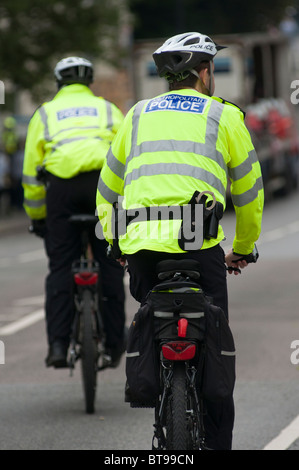 Les agents de police sur des vélos à Notting Hill, Londres, Royaume-Uni Banque D'Images